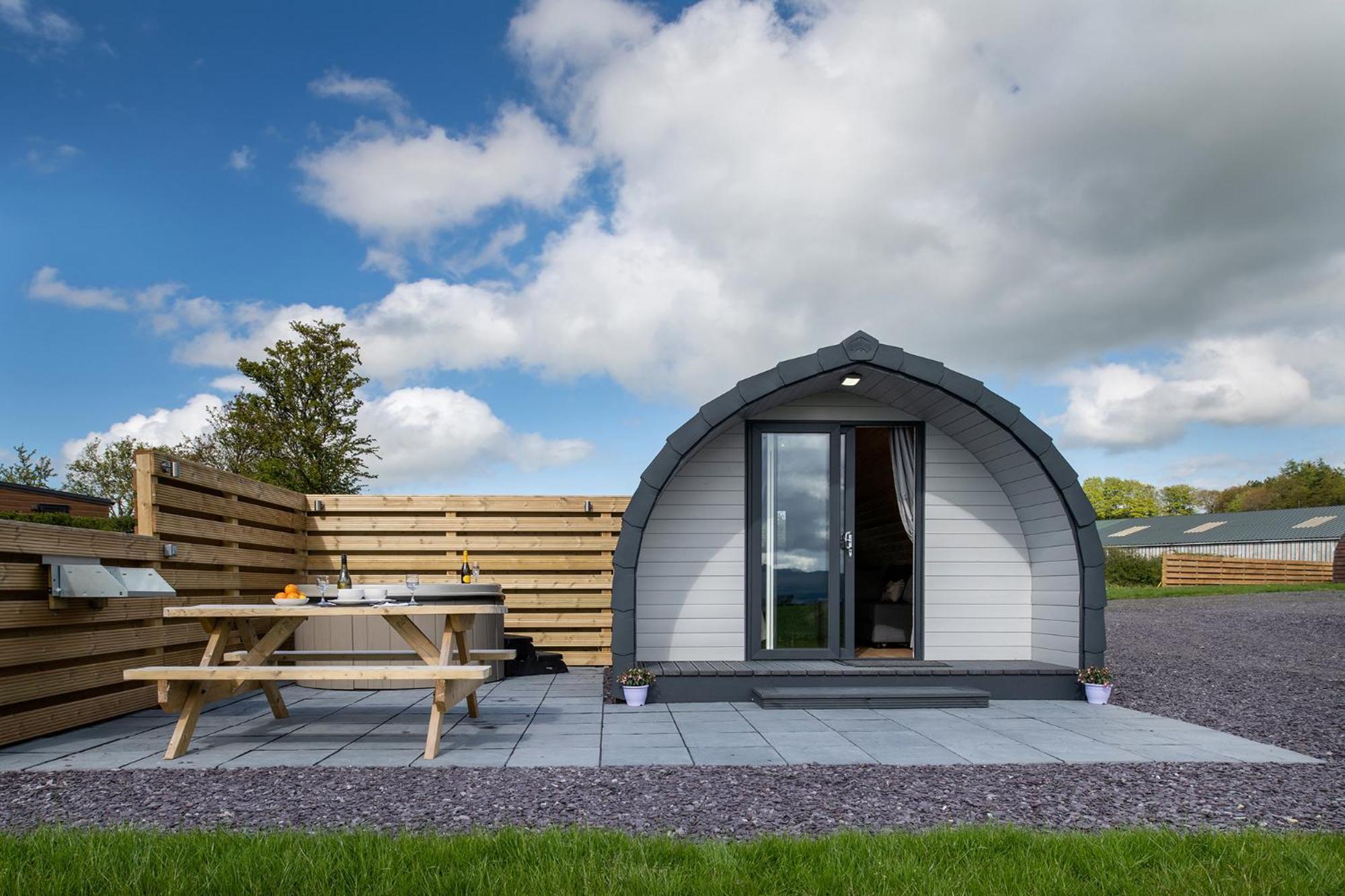 Waenfechan Glamping With Hot Tubs Колуин Бей Екстериор снимка