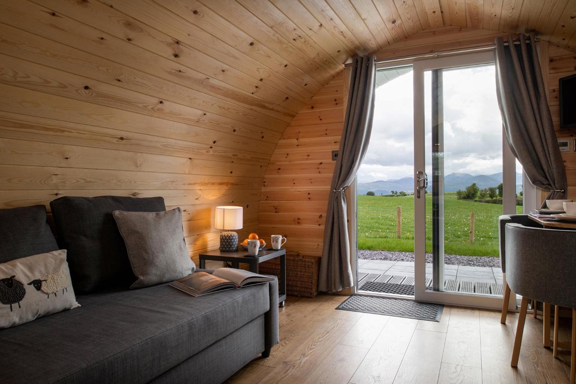 Waenfechan Glamping With Hot Tubs Колуин Бей Екстериор снимка