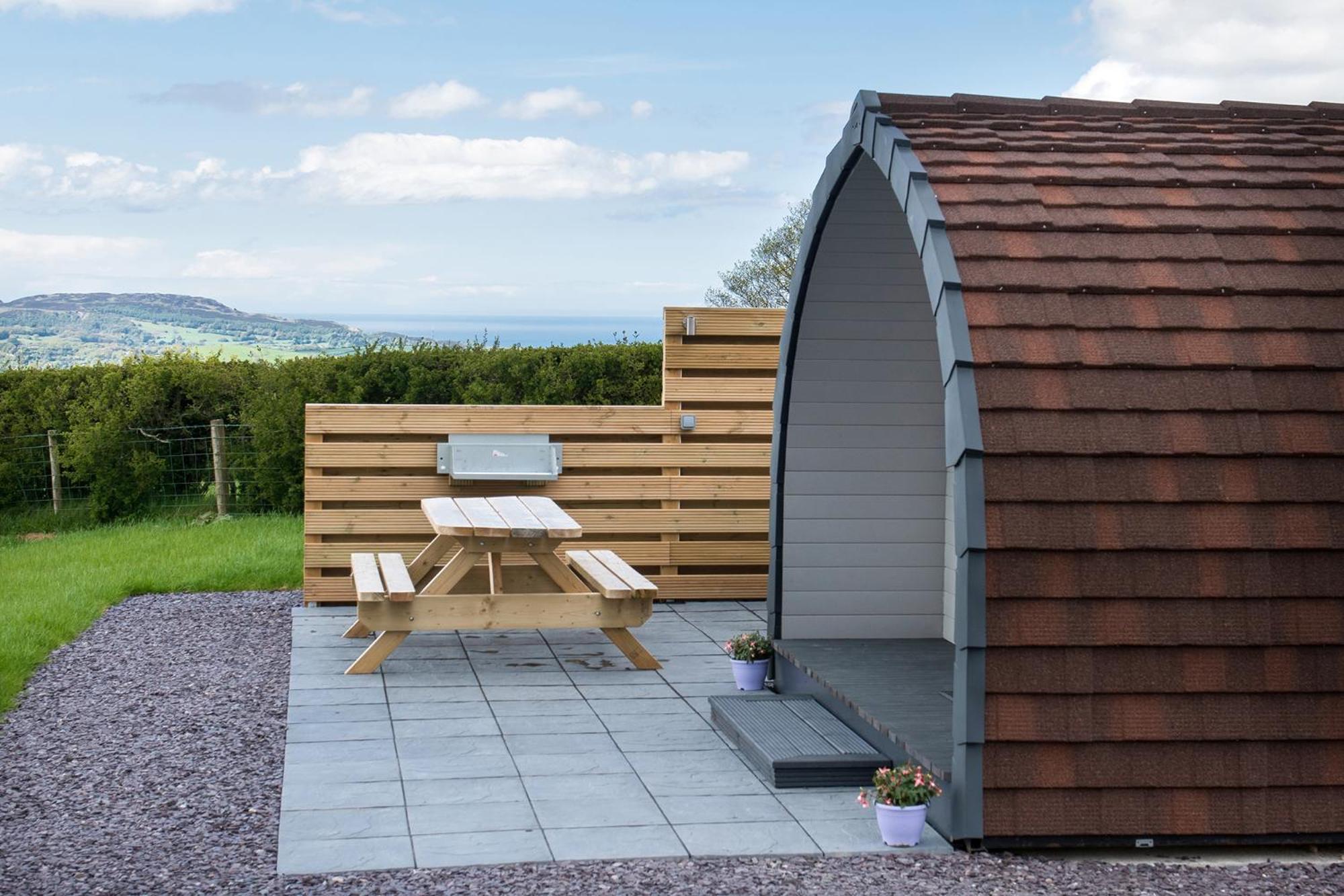 Waenfechan Glamping With Hot Tubs Колуин Бей Екстериор снимка